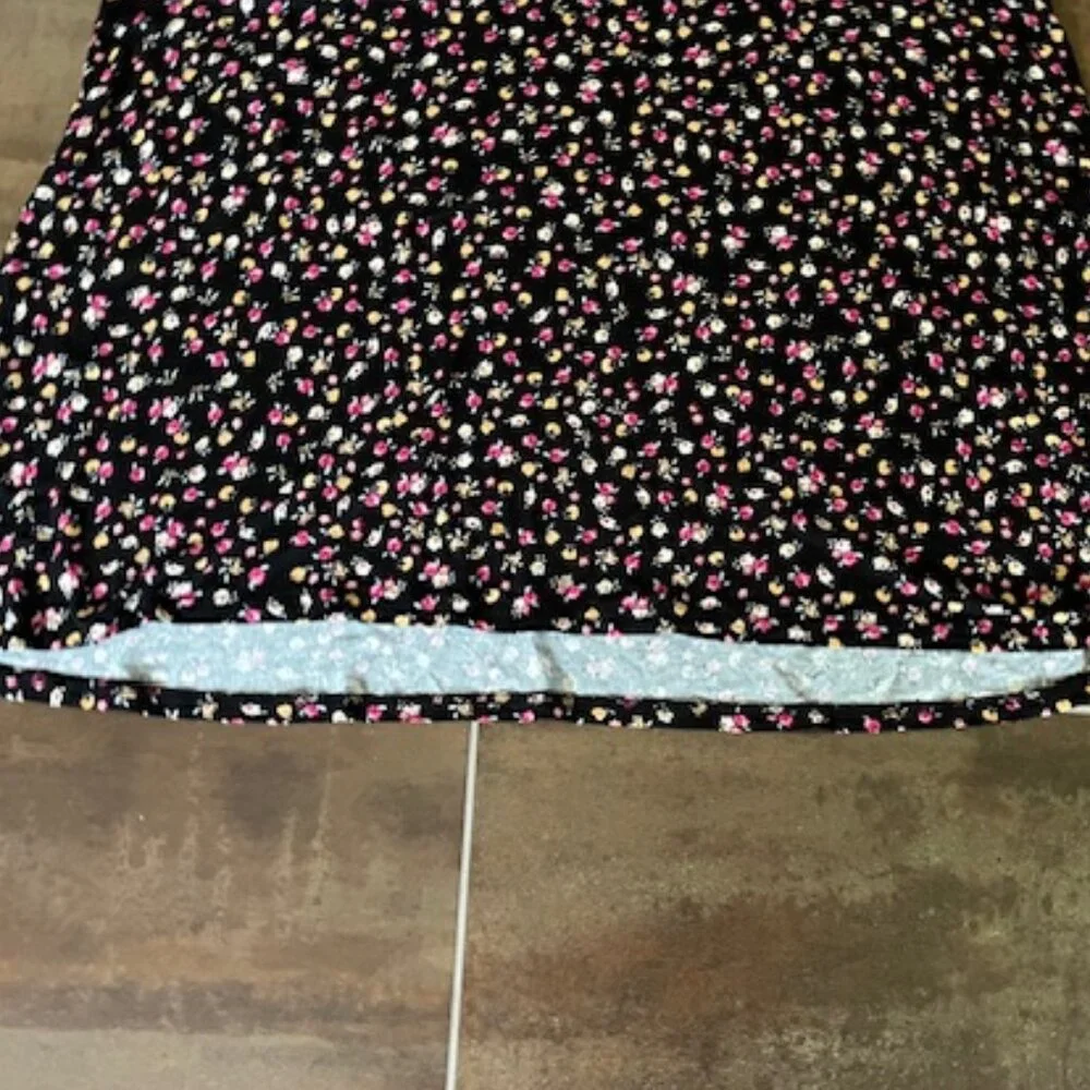 Popyoung Black Short Sleeve Tunic with Tiny Flowers/Beehives Design – 3XL *NWOT* - Picture 4 of 4
